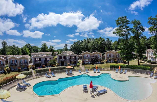 Duplex Proche Du Cours De Golf + Accès Piscine!