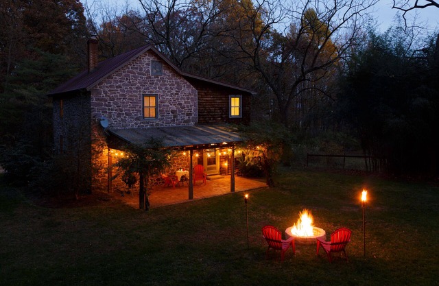 DUTCH COUNTRY COTTAGE, pet friendly and very secluded!