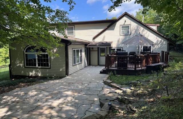Dutch Hill Manor I, Upscale, near All Star + Dreams Park, fire pit, 1 of 2 units