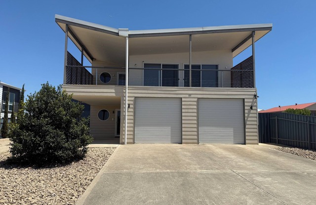 Duttons Point Turton-Beautiful executive property with sea views from balcony