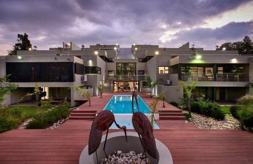 The Nicol Hotel 