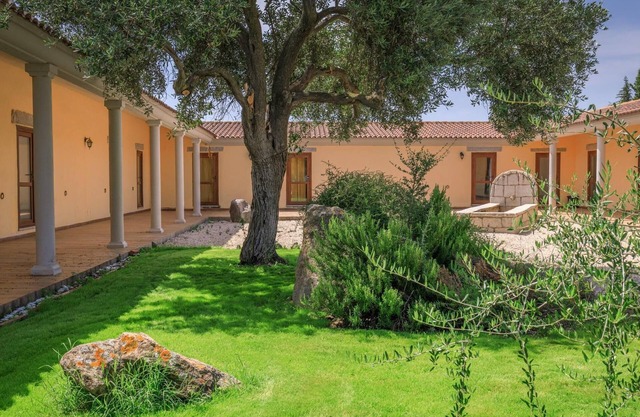 e) 12E B&B - One Bedroom Bed and Breakfast, Sleeps 2