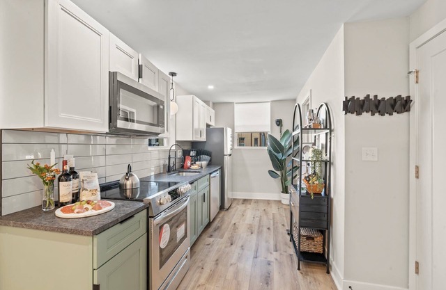 E Passyunk Ave 1 BR Gem- Prime Location