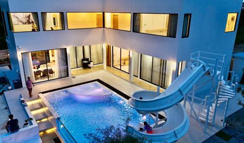 E YonG Bangsaen Pool Villa พูลวิลล่าบางแสน