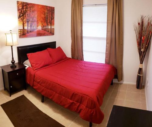 E5 Private Room With 50" Smart TV Near Everything