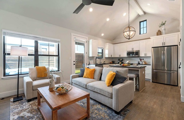 Eagle's Hangout 102 - Hot Tub, Close to 290