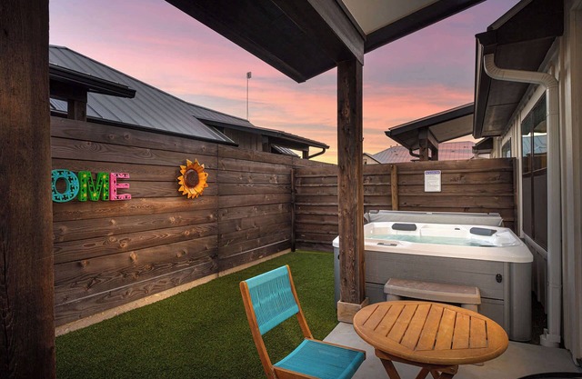 Eagle's Hideaway 101 - Hot Tub, 5 Min to Main