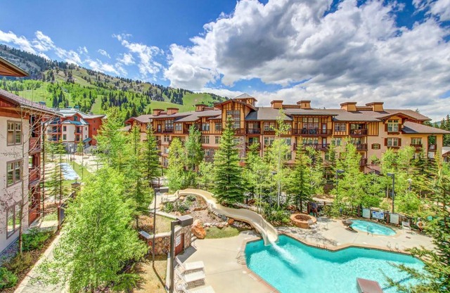 Eagle Springs East 402: Buffaloberry Suite