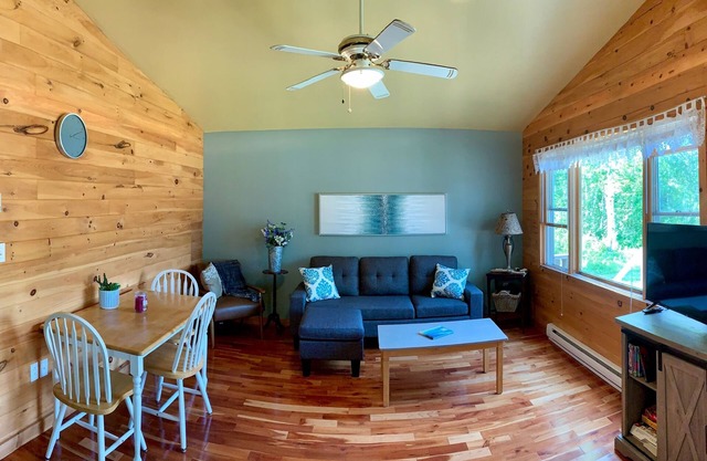 Eagles Path Retreat - Three Bedroom Cottage in West Covehead