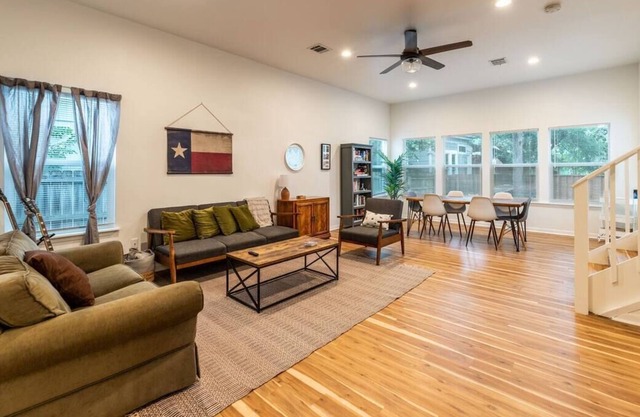East Austin Bungalow - Parking - W/D - Updated - 2 Miles to E 6th - Yard