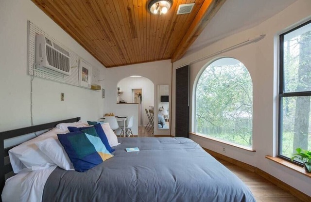 East Austin Garden Cottage | Sweet and Private