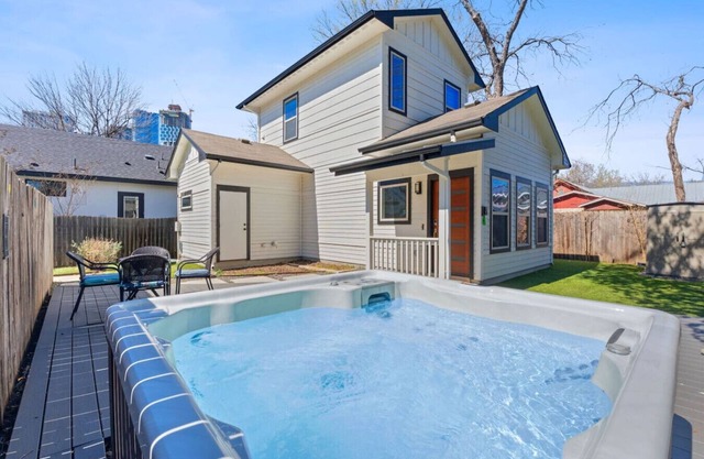 East Austin Gem | Hot tub | Perfect Location