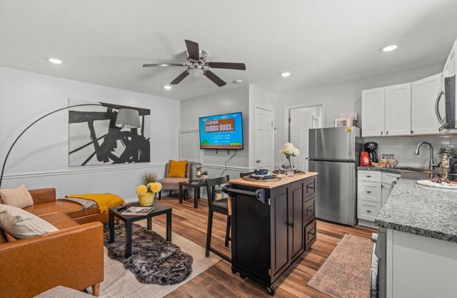 East Passyunk Trendy Apartment