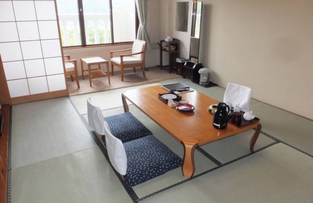 East Wing Japanesestyle room 10 tatami mats v/Minamitsurugun Yamanashi