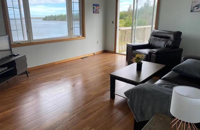 Eastern shore 100 wild Islands Oceanfront Home with hot tub