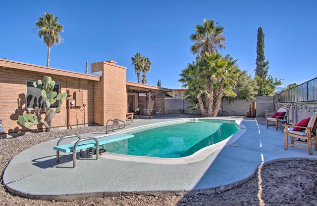 Eastside Home w/Pool Near Hiking!