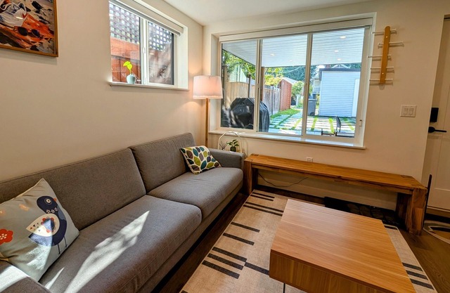Easy Access Everywhere Ground-Floor Suite Near PNE