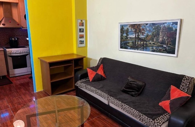 Easy access in minutes to Central Town!nFamily friendly area! Hub of transport
