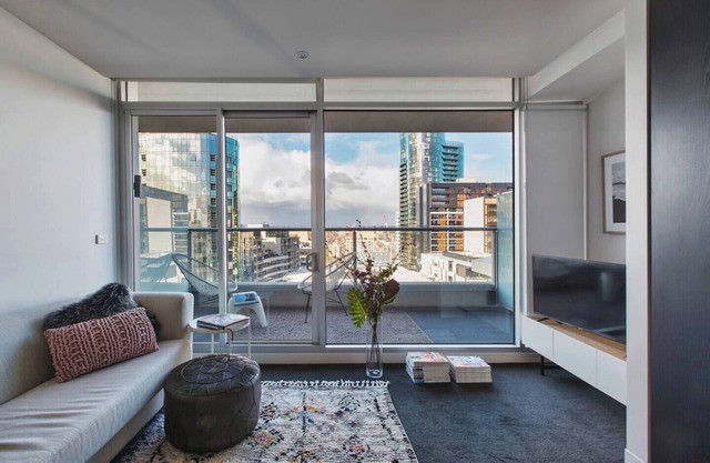 Easy Access to Chapel Street from this Sleek Stay
