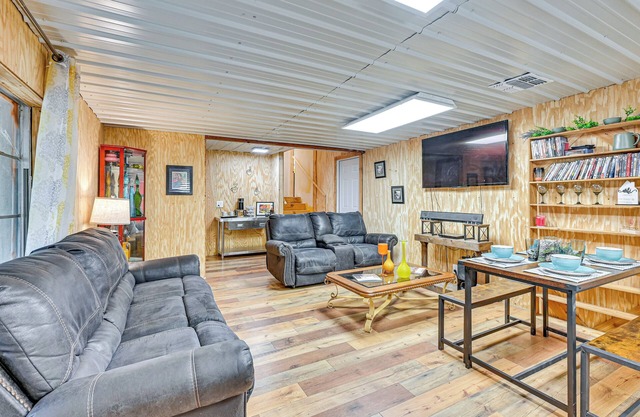 Easy I-30 Access: Cozy Texarkana Apt w/Essentials