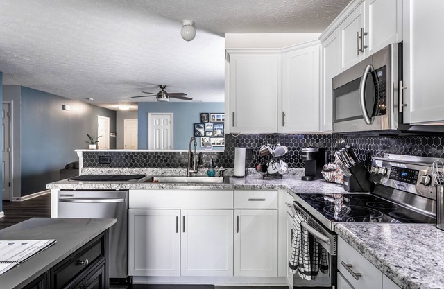 Easy Living Within Walking Distance From Ruoff Music Center