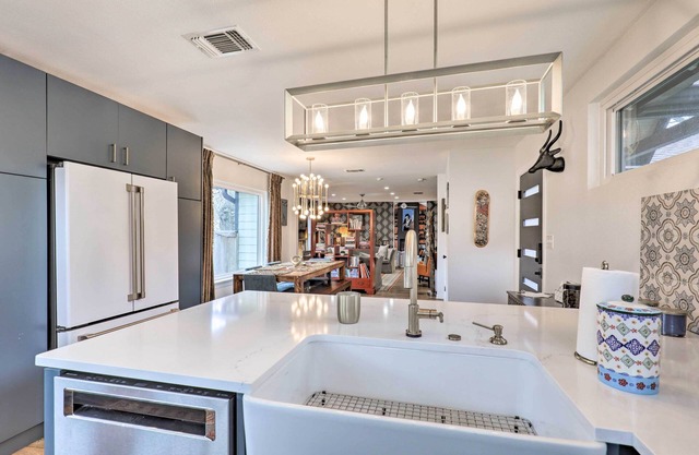 Eclectic Austin Bungalow: Central Location!