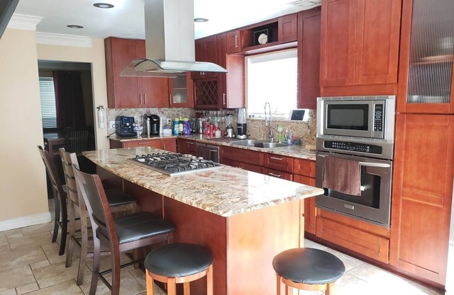 Eclectic Retreat - Hou/Pearland/Missouri City - 4BD/2.5BT Home w Huge Yard!