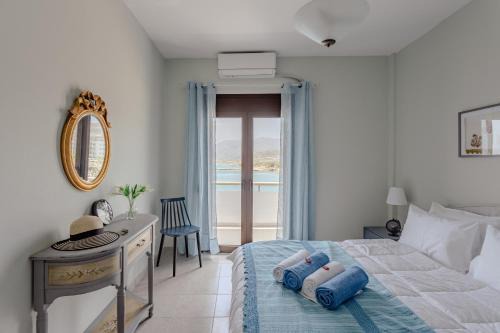Eclectic Vintage Apartment- Sea View Perfection, Hersonissos, Crete