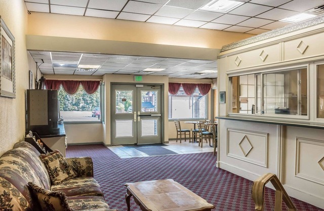Econo Lodge Airport
