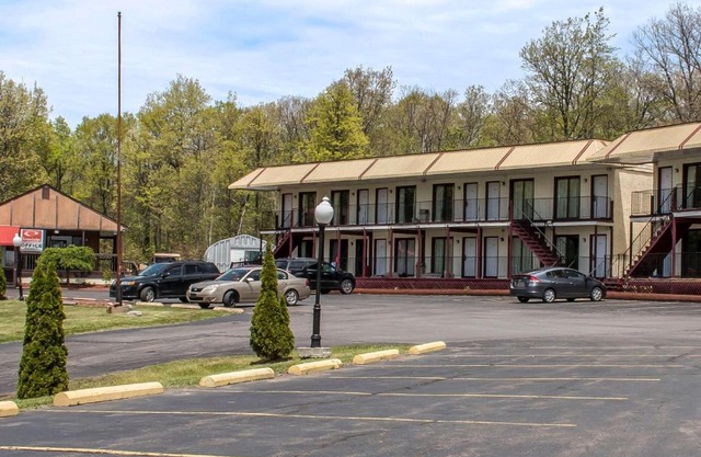 Econo Lodge Inn & Suites Lake Harmony - Pocono Mountains Area