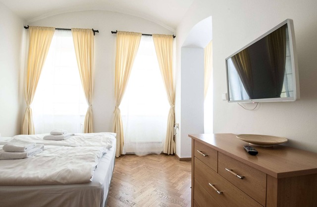 Economic double bed studio apartment ground floor with kitchen and bathroom