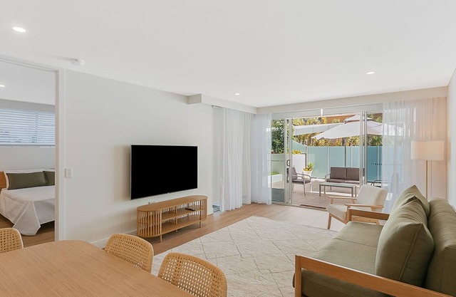 Eden Apartments Unit 102 Modern apartment easy walk to beaches, clubs and shopping with Wi-Fi Inc.