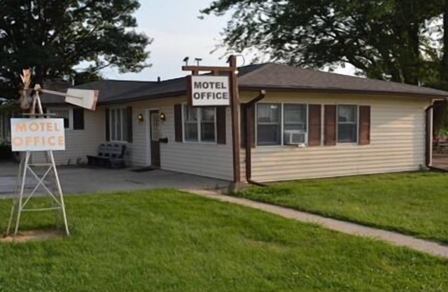 Edgetowner Motel