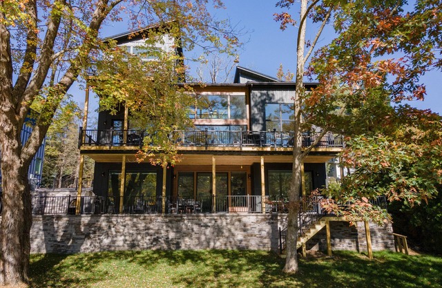 Edgewater Escape: Lakefront, Dogs Welcome, Dock Slip, Indoor Pool