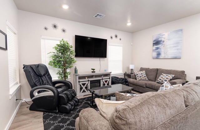 Edmond Oasis: Luxury Retreat w/Massage Chair and Mortal Combat Arcade