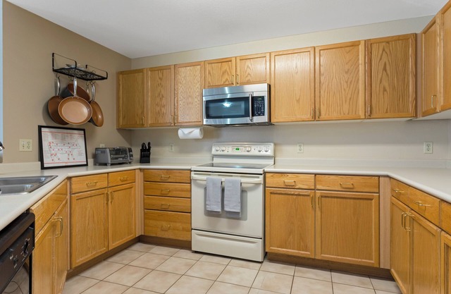 Edwards Vail Valley Cozy Condo 2 BR hot tub/pool & garage -Fish, Hike, Ski