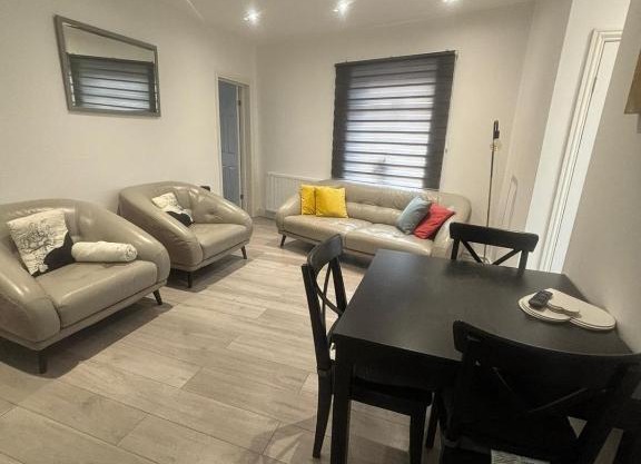 EEJs Modern London 3 bed flat near Crystal Palace Stadium - Great transport links