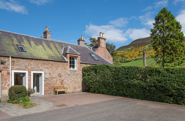 Eildon Melrose Holiday Cottages & Log Cabins - The Granary - 2 bedroom mill conversion, sleeps 4