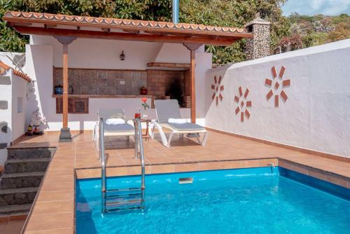 El Amanecer - villa privada con piscina agua salada, barbacoa y chimenea