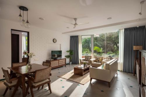 El Arbol Apartments - Rooftop pool-Near Candolim-Wifi-24 hour Security