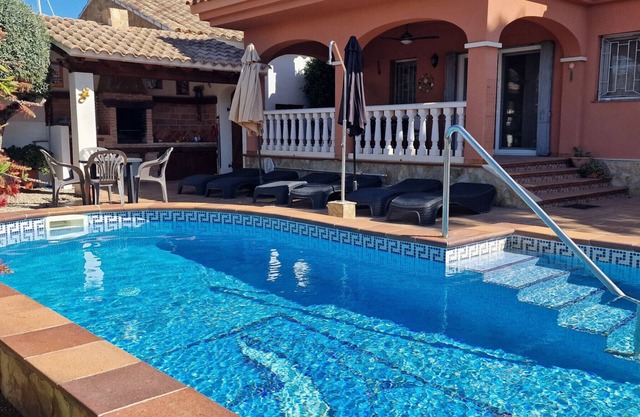 "El Cazador"@MARISOL: 290m to the beach, private pool, A/C, WiFi, dog beach.