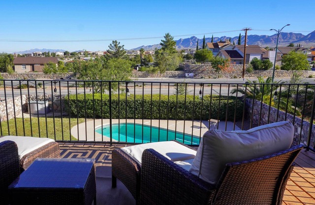 El Paso Retreat w/Pool: 11 Mi to Downtown!