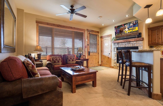 EL5114 | Close to Mtn Activities | Private Hot Tub | Air Chilling | 4 Pools