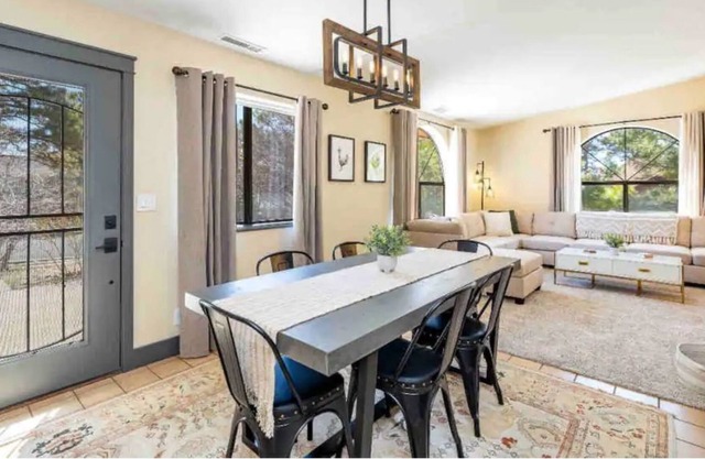 Elden Spring Getaway | Central AC | Near hiking | Fire pit | Kid & dog friendly