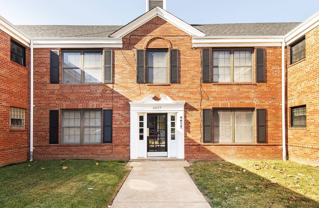 Elegant 1 Bedroom Apartment with Free Private Parking