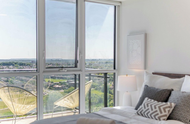 Elegant 1+Den Condo, Parking, Balcony, City View