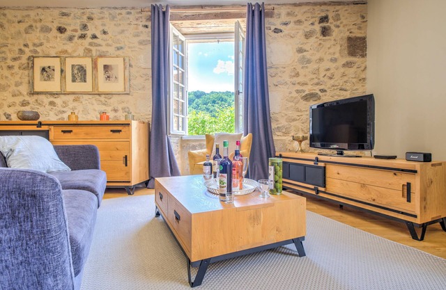 Elegant 150m² Apartment with Castle View – 3 Bedrooms in the Heart of Périgord