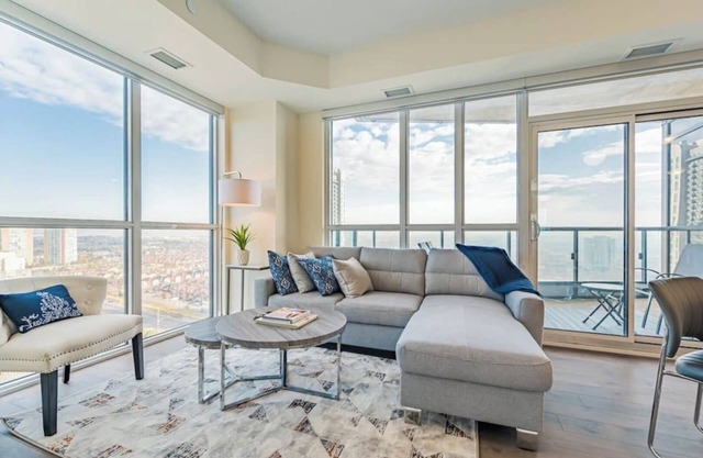 Elegant 2BR-2BATH Condo, Parking, City View