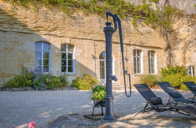 Elegant 3-Bedroom Troglodyte Home with Finnish Spa and Game Room in Vouvray