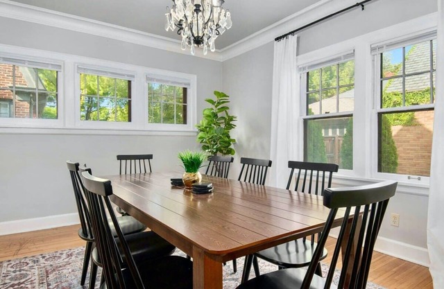 Elegant 3BR Oasis in Dundee, Close to Downtown!